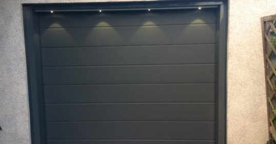 Sektionaltor mit LED-Lichtleiste